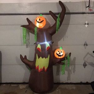 Airblown Inflatable 7 Foot Scary Tree Lights up with Pumpkin-EUC